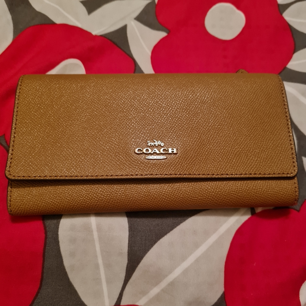 Nice coach envelope checkbook wallet